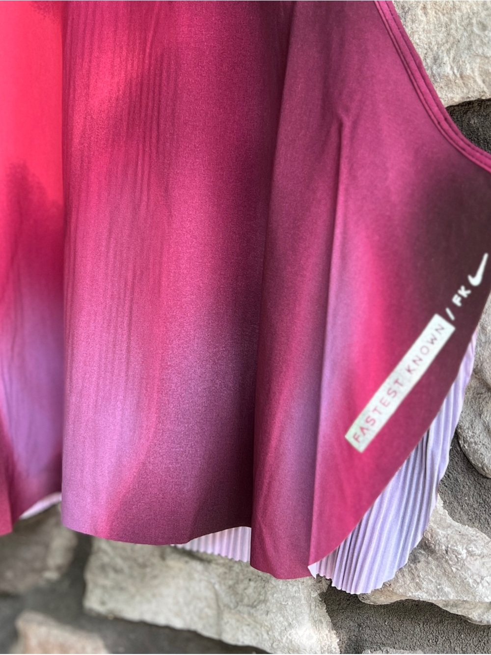 NEW Size Medium Nike AeroSwift
Womens Dri-FIT Pink ADV Cropped Running Tank Top - Picture 6 of 9